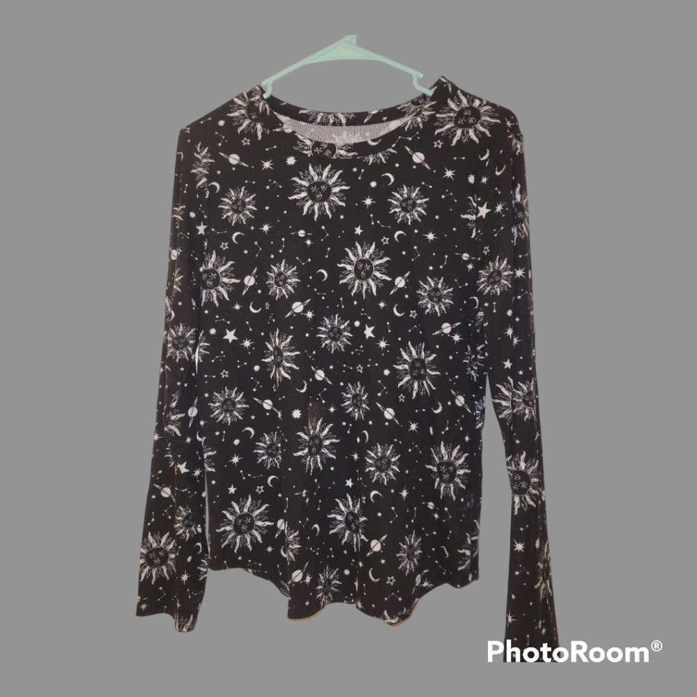 No Boundaries Moon design long sleeve shirt